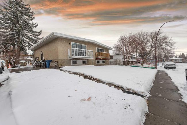 61 Huntford Close Ne, Home with 2 bedrooms, 1 bathrooms and 2 parking in Calgary AB | Image 2