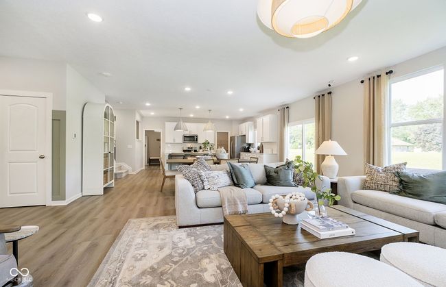 Similar Model Gathering Room | Image 12