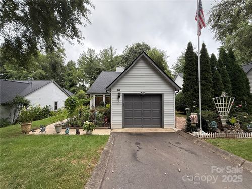 302 Oak Pl, Asheville, NC, 28803-1930 | Card Image