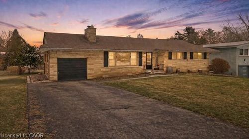 4 Mountview Ave, Grimsby, ON, L3M1V5 | Card Image