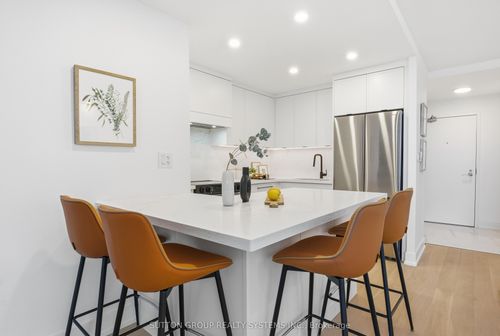 909-60 Southport St, Toronto, ON, M6S3N4 | Card Image