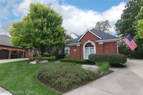 3991 Oakfield Ct, Shelby Township, MI, 48316-1326 | Card Image