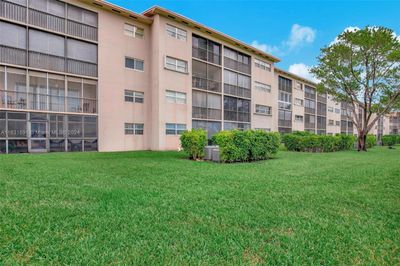 208M - 13800 Sw 5th Ct, Condo with 2 bedrooms, 2 bathrooms and null parking in Pembroke Pines FL | Image 3