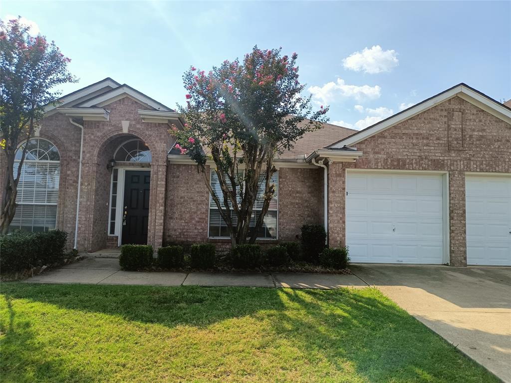 Street Leonard Dr, Arlington, TX 76001