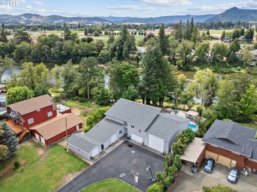 243 Independence Ln, Roseburg, OR, 97471-9540 | Card Image