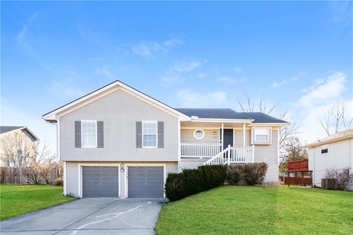 1203 Tyler Ln, Greenwood, MO, 64034-8621 | Card Image