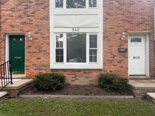 846 Beaconsfield Ave, Grosse Pointe Park, MI, 48230-2706 | Card Image