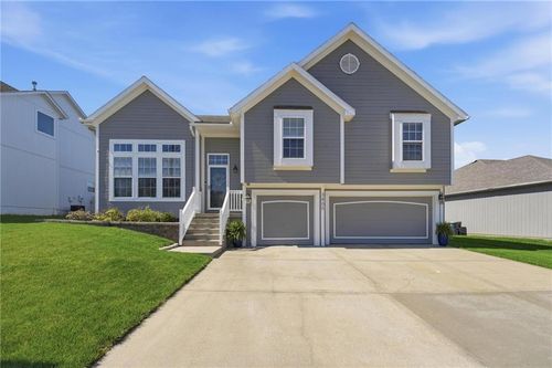 3805 Nw Old Stagecoach Rd, Kansas City, MO, 64154-8903 | Card Image