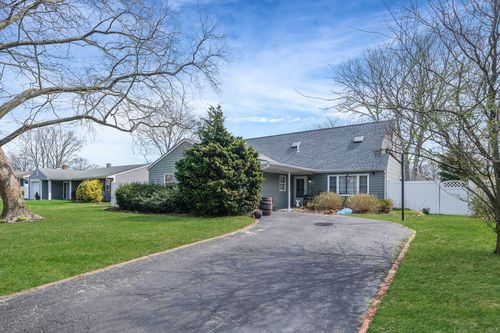 575 Bayport Ave, Bayport, NY, 11705-1418 | Card Image