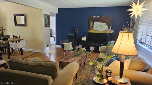 105d-105 Troy Dr, Springfield, NJ, 07081-2040 | Card Image