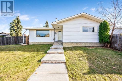 47 Queen Isabella Close, Calgary, AB, T2J3R2 | Card Image
