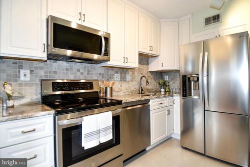 1007-5500 Holmes Run Pkwy, ALEXANDRIA, VA, 22304-2859 | Card Image