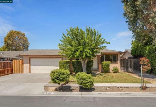 3592 Hillsborough Dr, Concord, CA, 94520-1561 | Card Image