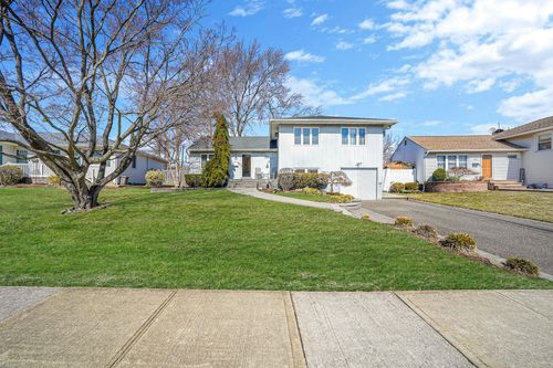 4019 Eve Dr, Seaford, NY, 11783-1556 | Card Image