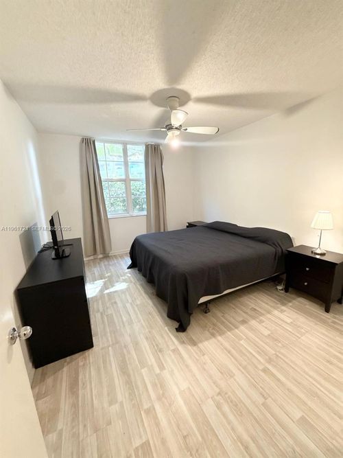 9104-19501 E Country Club Dr, Aventura, FL, 33180-2551 | Card Image