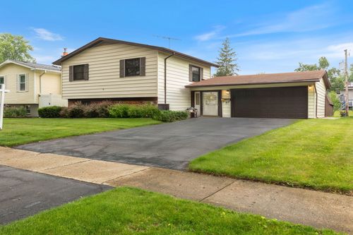 7578 Brookside Dr, Hanover Park, IL, 60133-2654 | Card Image