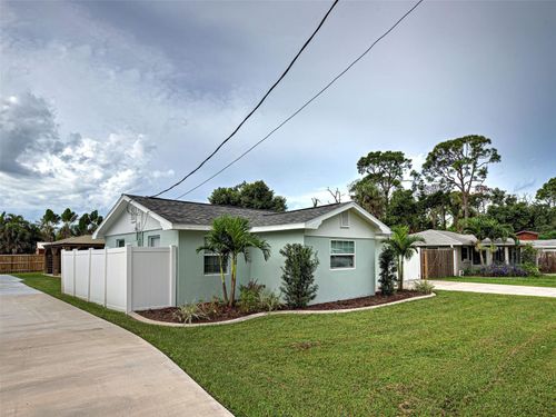 425 Yale St, Englewood, FL, 34223-4061 | Card Image