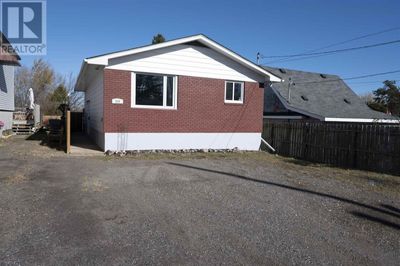 558 Tupper St, Home with 3 bedrooms, 2 bathrooms and null parking in Thunder Bay ON | Image 1