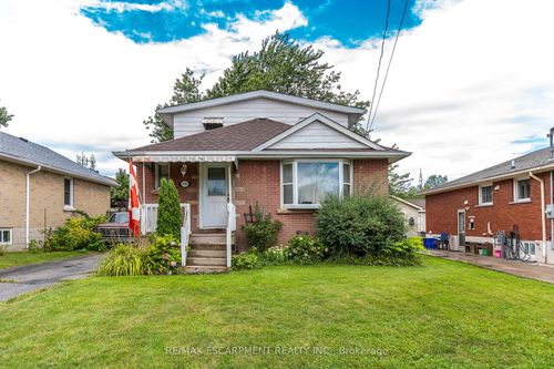 330 E 15th St, Hamilton, ON, L9A4G5 | Card Image
