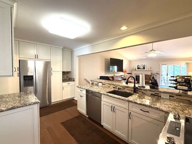 42034 Coventry Way, Condo with 2 bedrooms, 2 bathrooms and null parking in Canton MI | Image 4
