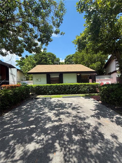 1470 Flamingo Ct, Pembroke Pines, FL, 33026-2816 | Card Image