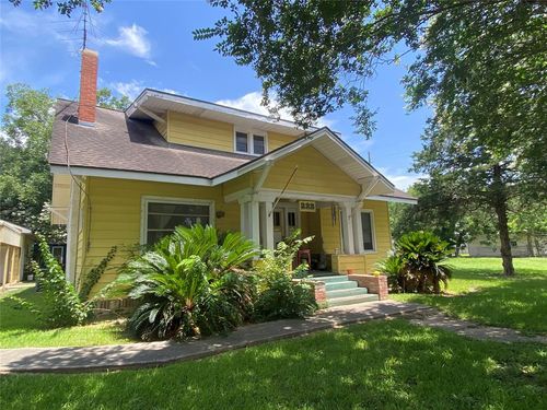 222 N 1st St, Wallis, TX, 77485-5528 | Card Image