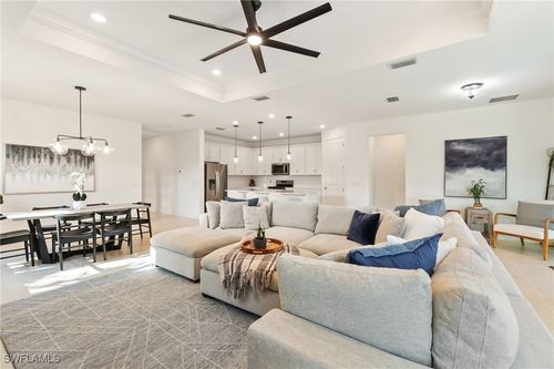 10494 Ventana Ln, NAPLES, FL, 34120-2490 | Card Image