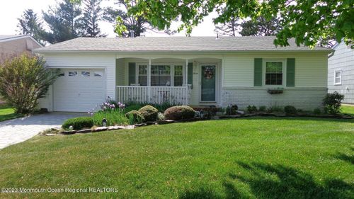 7 Basset Dr, Toms River, NJ, 08757-5637 | Card Image