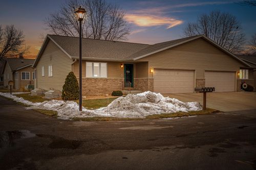 3301 Rosehill Pl, La Crosse, WI, 54601-8372 | Card Image