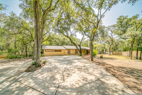 6514 West Ave, Castle Hills, TX, 78213-2134 | Card Image
