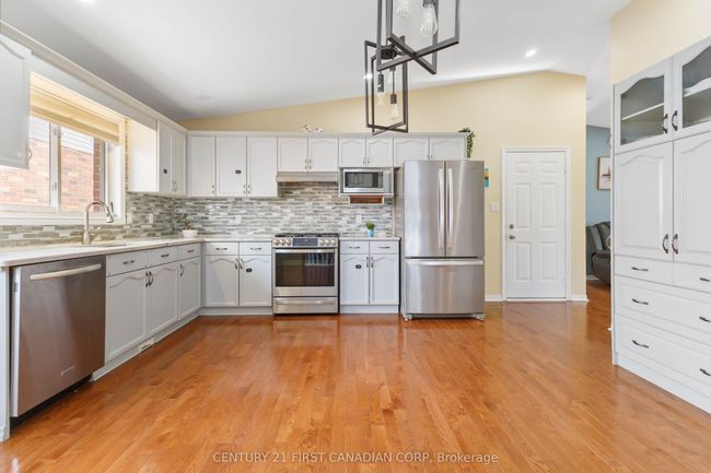 256 White Sands Dr, House other with 4 bedrooms, 2 bathrooms and 2 parking in London ON | Image 9