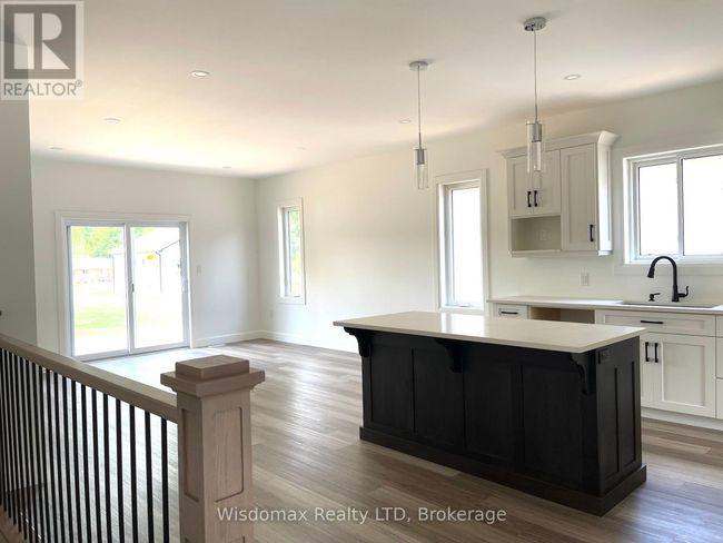142 Chestnut St E, House other with 3 bedrooms, 2 bathrooms and 4 parking in Bothwell ON | Image 6
