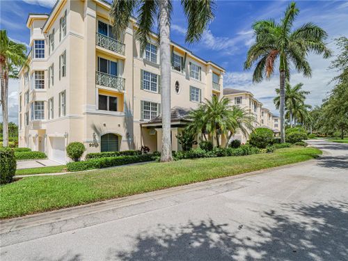 201-9013 Somerset Bay Lane, Vero Beach, FL, 32963 | Card Image