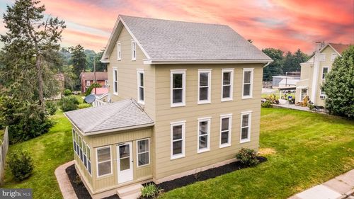 116 N 2nd St, MOUNT WOLF, PA, 17347-6713 | Card Image