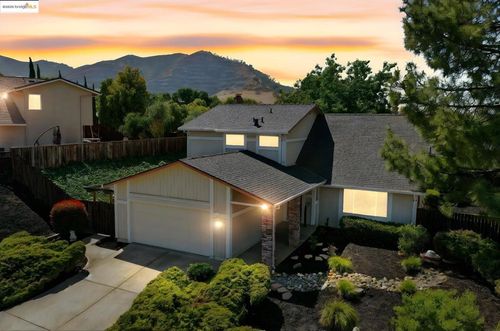640 Mt Duncan Dr, Clayton, CA, 94517-1652 | Card Image