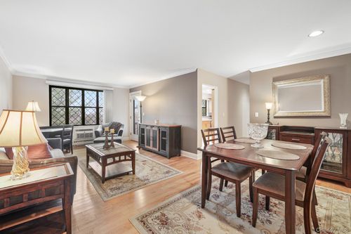 713 Sierra Vista Ln, Valley Cottage, NY, 10989-2718 | Card Image