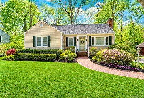 6 Huyler Rd, Setauket, NY, 11733-1310 | Card Image