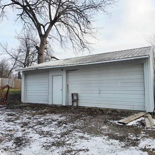 902 N Market St, Oskaloosa, IA, 52577-2322 | Card Image