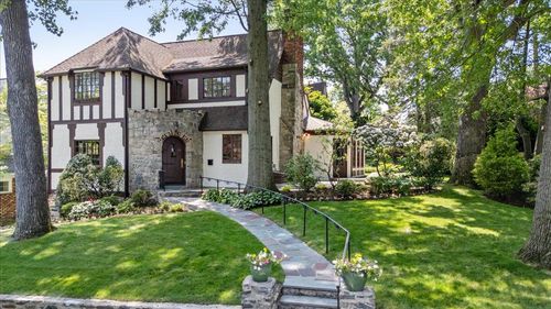 60 Echo Ln, Larchmont, NY, 10538-2222 | Card Image