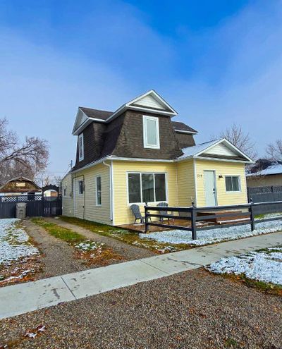 215 Dufferin St, House detached with 2 bedrooms, 1 bathrooms and 3 parking in Granum AB | Image 1