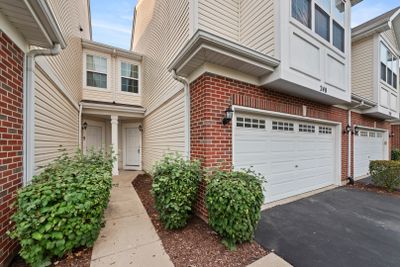 240 S Oak Creek Lane, Townhouse with 3 bedrooms, 2 bathrooms and 2 parking in Romeoville IL | Image 2