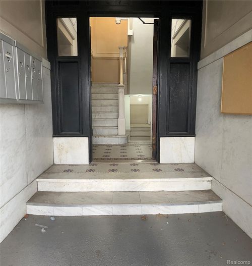 unit-8-287 W Edsel Ford Fwy, Detroit, MI, 48208 | Card Image