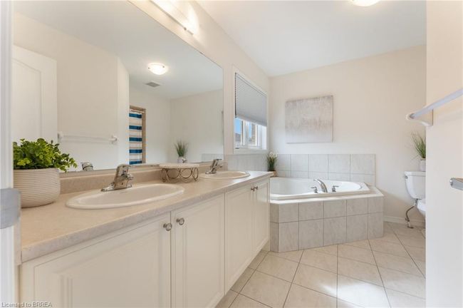 83 Munro Cir, House other with 4 bedrooms, 3 bathrooms and 4 parking in Brantford ON | Image 24