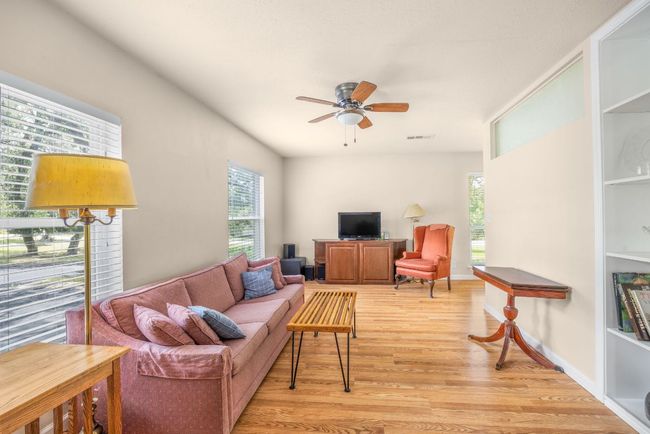 Guest apartment living room | Image 24