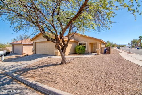 2360 W Golden Hills Rd, Tucson, AZ, 85745-1877 | Card Image