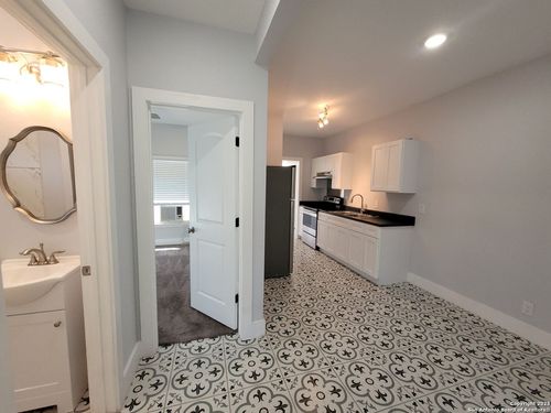 apt-3-1026 W French Pl, San Antonio, TX, 78212-3651 | Card Image