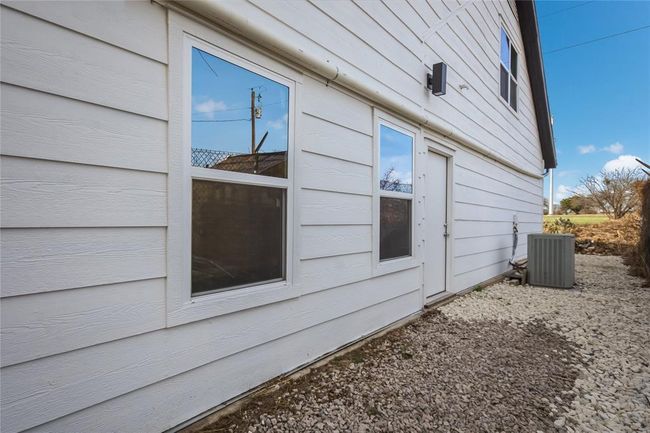 4 - 15603 E State Highway 29, Home with 1 bedrooms, 1 bathrooms and 100 parking in Buchanan Dam TX | Image 10
