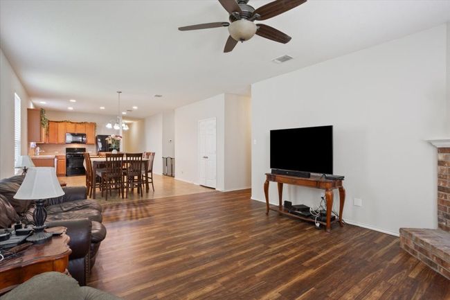 2025 Cliffbrake Way, House other with 3 bedrooms, 2 bathrooms and 2 parking in Georgetown TX | Image 11