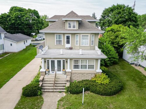 208 W 6th St, Sumner, IA, 50674-1111 | Card Image