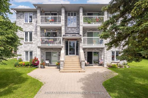 35 Lochiel St E, Alexandria, ON, K0C1A0 | Card Image